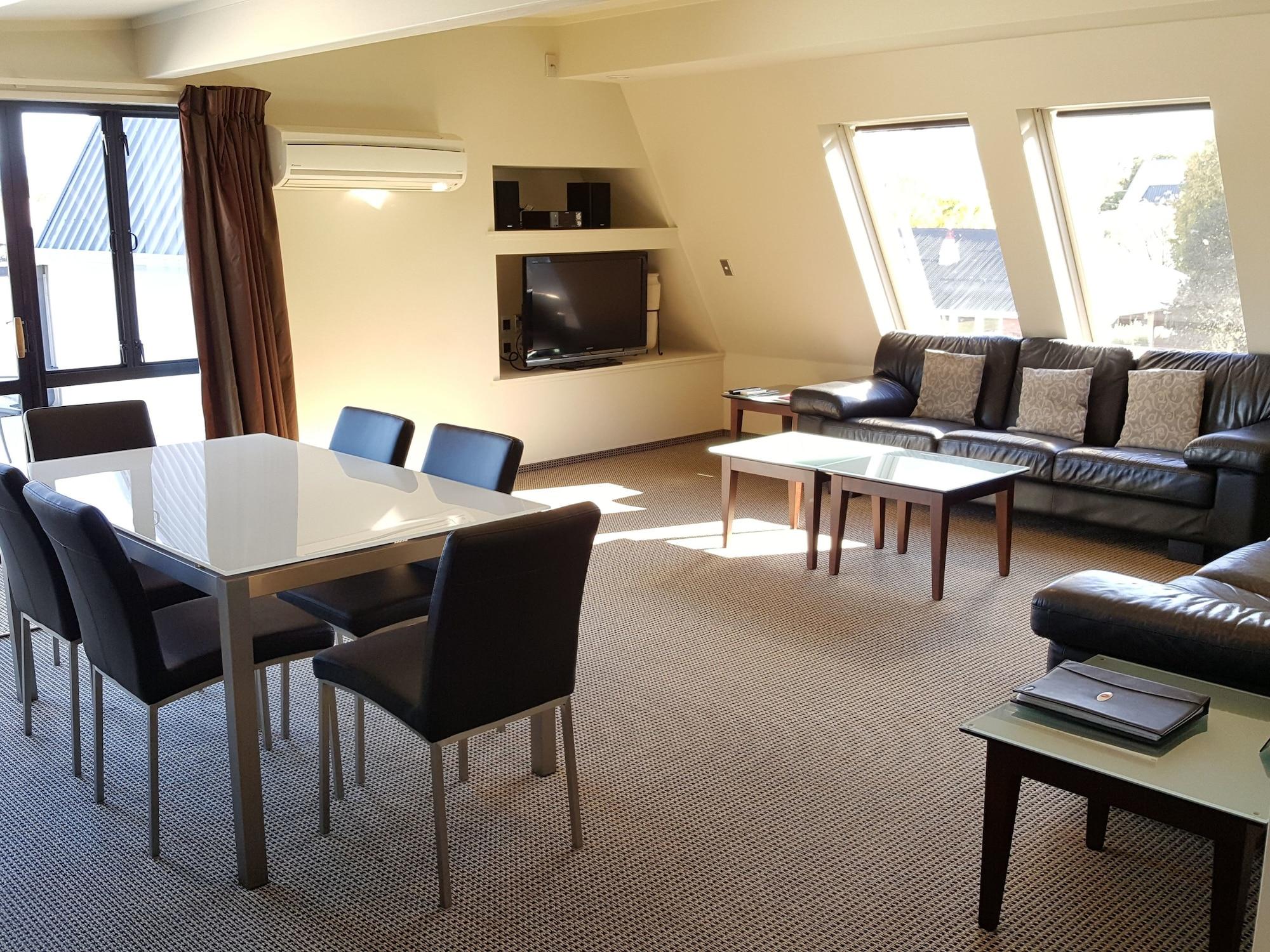 Carnmore Chateau Marlborough Бленем Экстерьер фото A typical apartment at the University of Adelaide