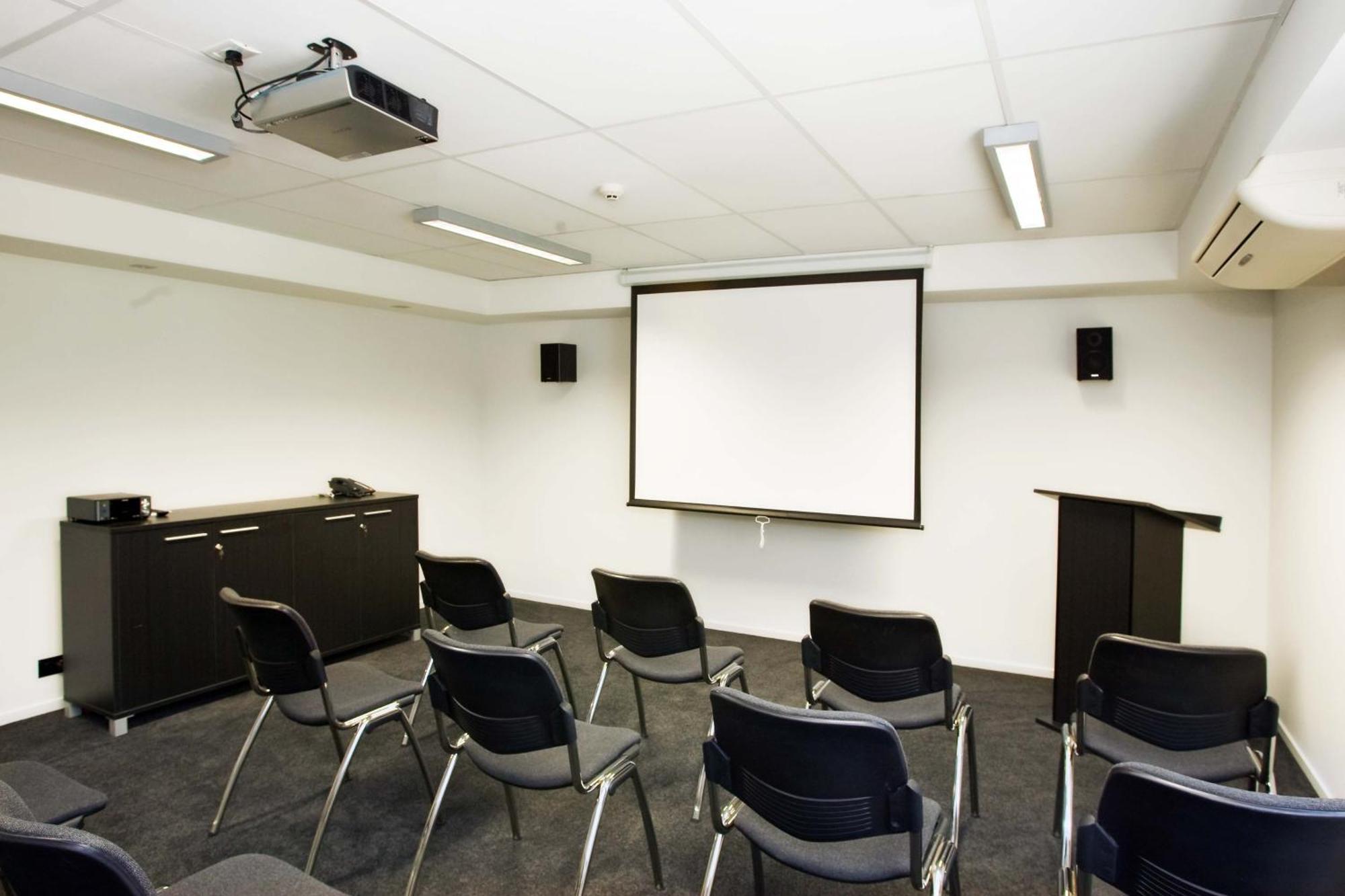 Carnmore Chateau Marlborough Бленем Экстерьер фото A projector screen