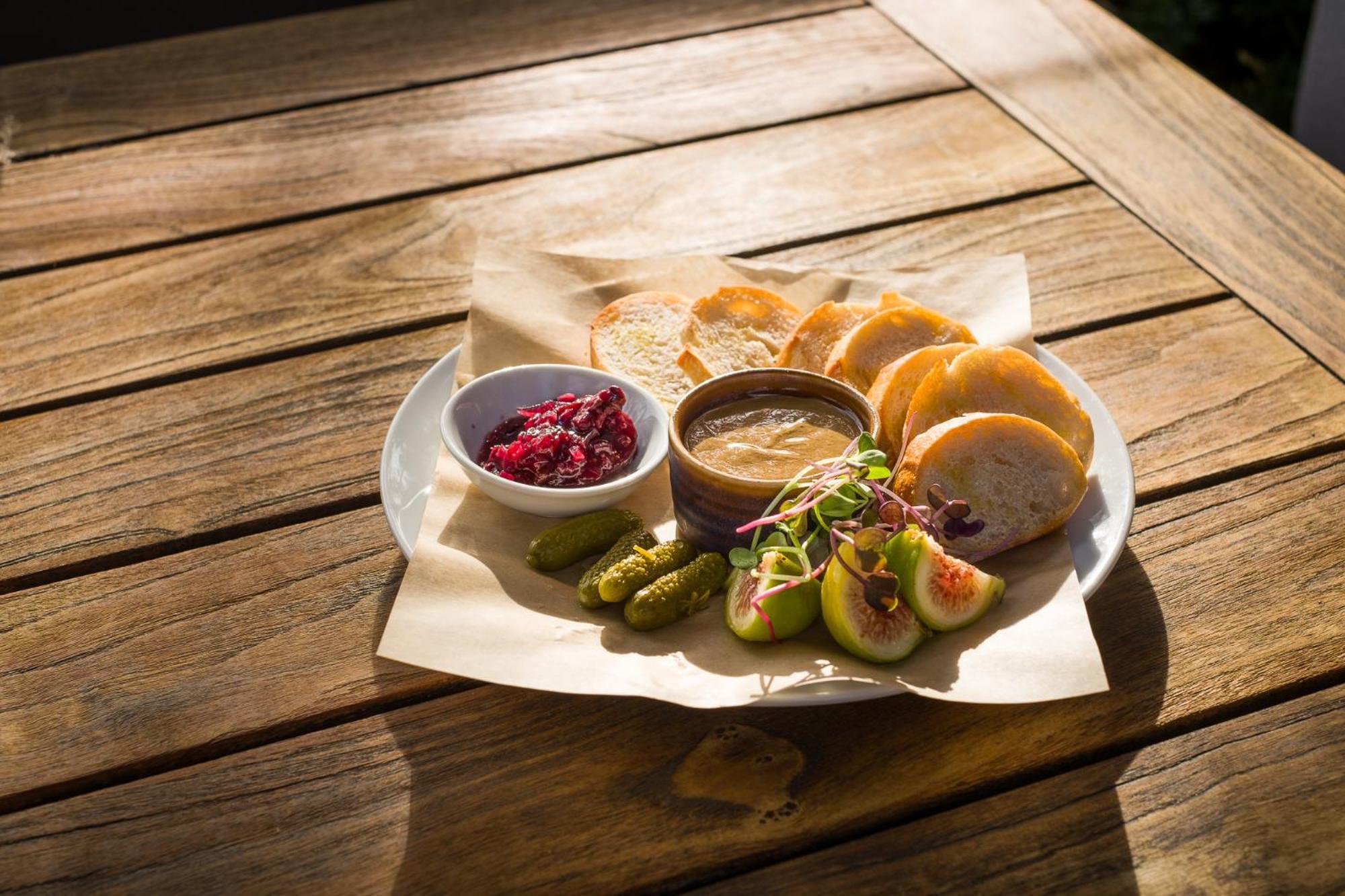Carnmore Chateau Marlborough Бленем Экстерьер фото A selection of pickles