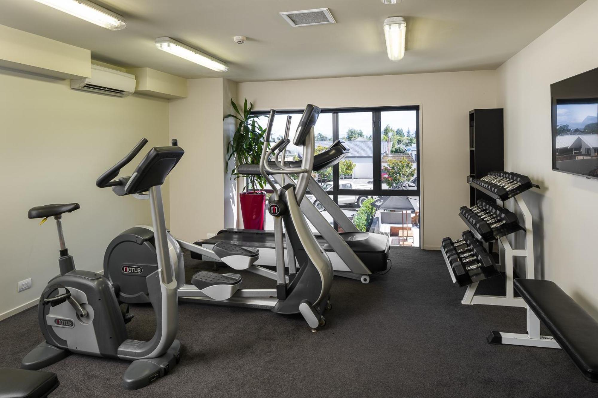 Carnmore Chateau Marlborough Бленем Экстерьер фото A typical gym